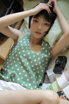 宝妈怕娃闹给同机乘客备100份礼袋